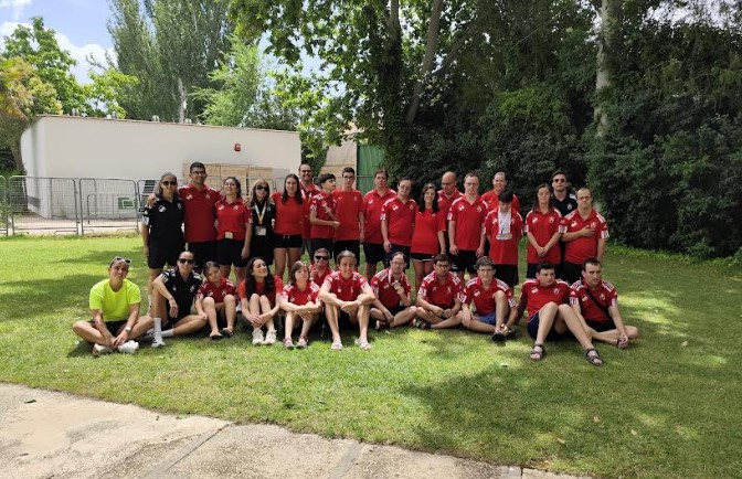 Deportistas de Adapei y San Ginés de ASPRONA durante el Campeonato Regional de Natación en Albacete