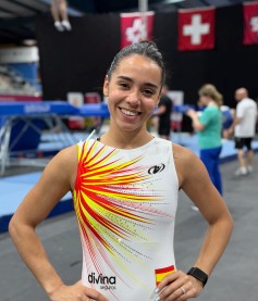 Noemí Romero, gimnasta del Club Trampolín Albacete, durante una competición de gimnasia trampolín