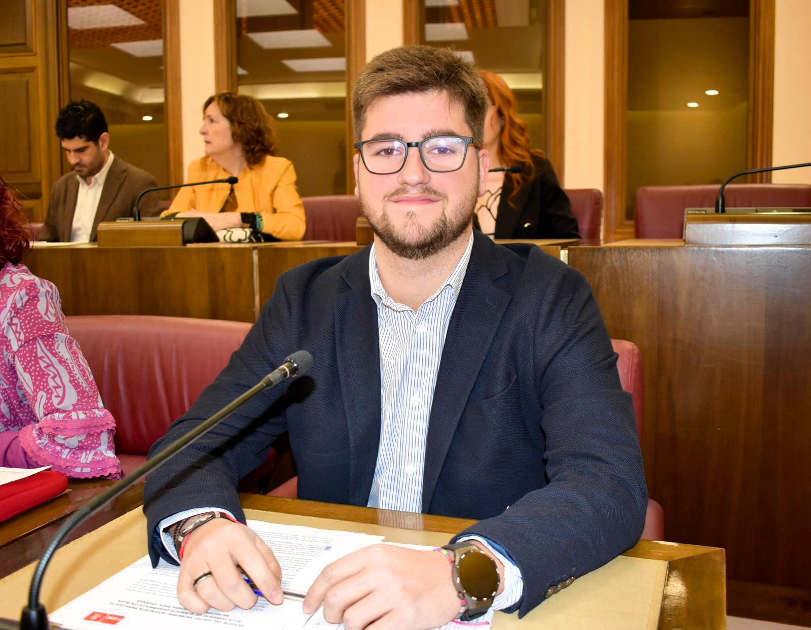 Diego Aroca Rodas, concejal del PSOE, presentando la propuesta de Feria Municipal de Empleo en Albacete