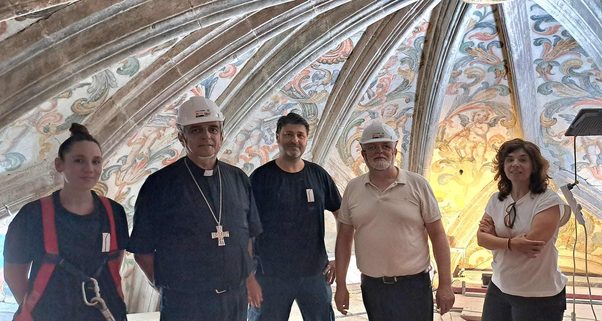 Pedro Antonio Ruiz Santos, Diego Pérez y el obispo Ángel Román Idígoras durante la visita a las obras de restauración del ábside de la Catedral de Albacete