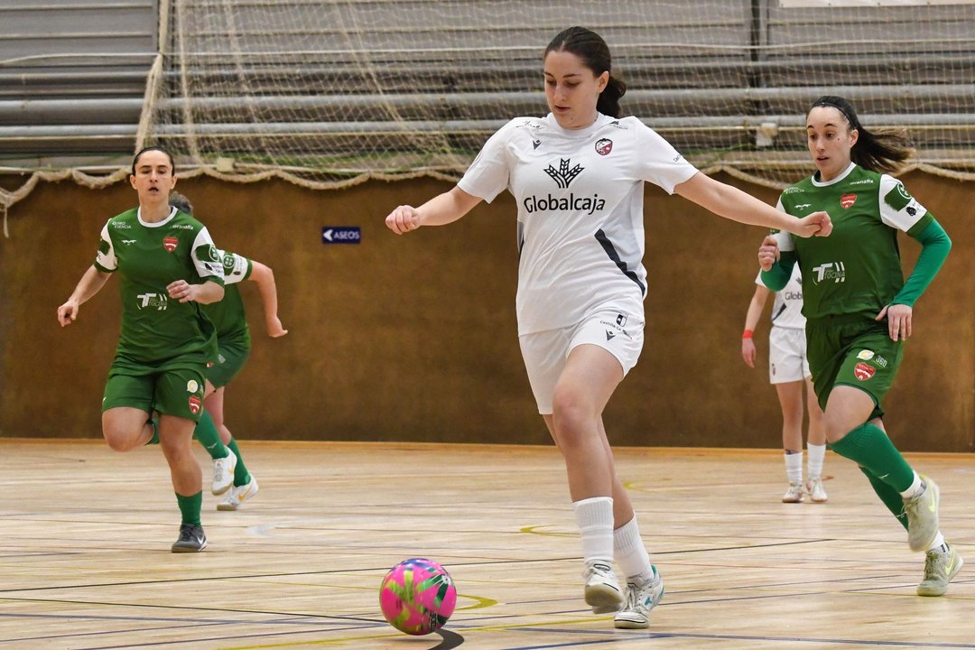 Laura Navalón con la camiseta del Globalcaja Albacete Fútbol Sala