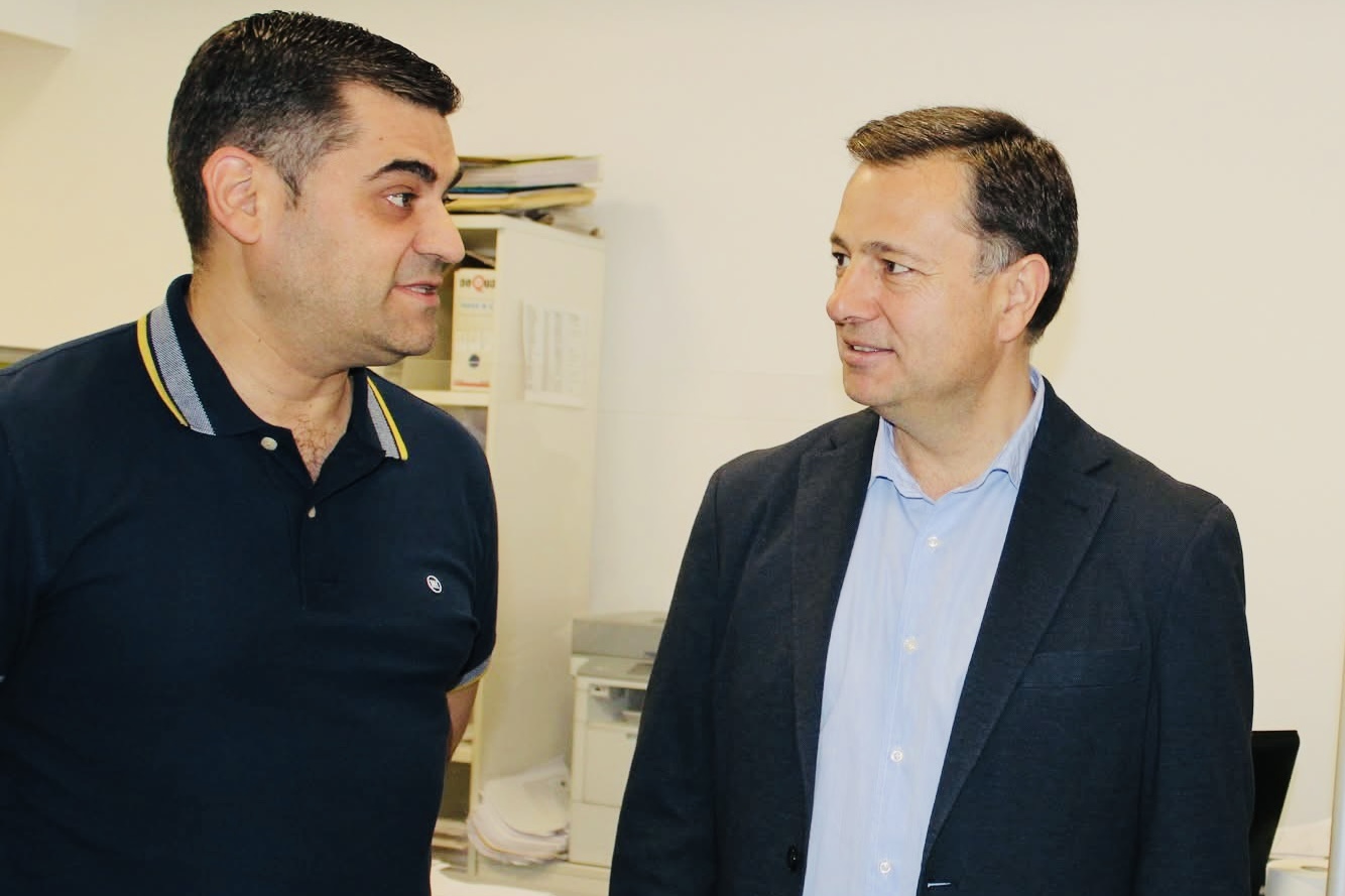 Manuel Serrano y David Giménez durante la reelección del presidente de la APEHT en Albacete