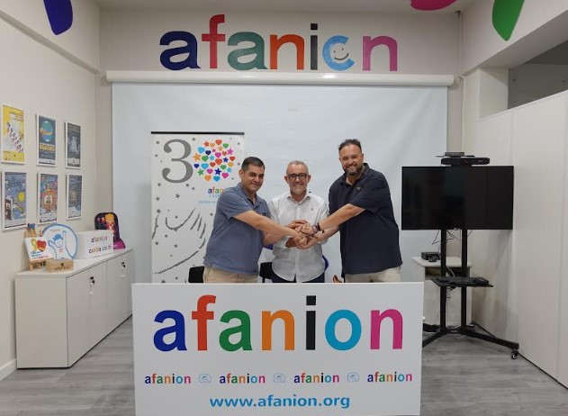 Representantes de Afanion y APEHT durante la firma del convenio de colaboración en Albacete