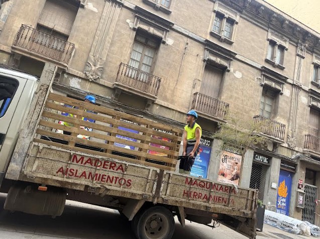 Estructura de estabilización instalada en la fachada del edificio Belda de Albacete.