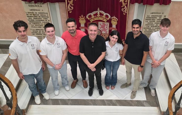 El presidente provincial recibe a músicos ... certamen internacional Summa Cum Laude
