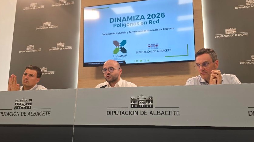 El vicepresidente de la Diptuación, junto a ... sentando el proyecto Polígonos en Red 3