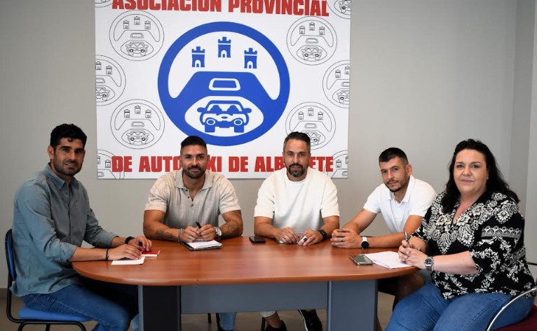 Reunión de trabajo del Grupo Municipal Socialista con representantes de la Asociación Provincial de Autotaxi en Albacete