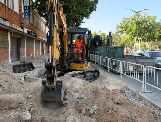 oto.Visita obras acera IMD escavadora