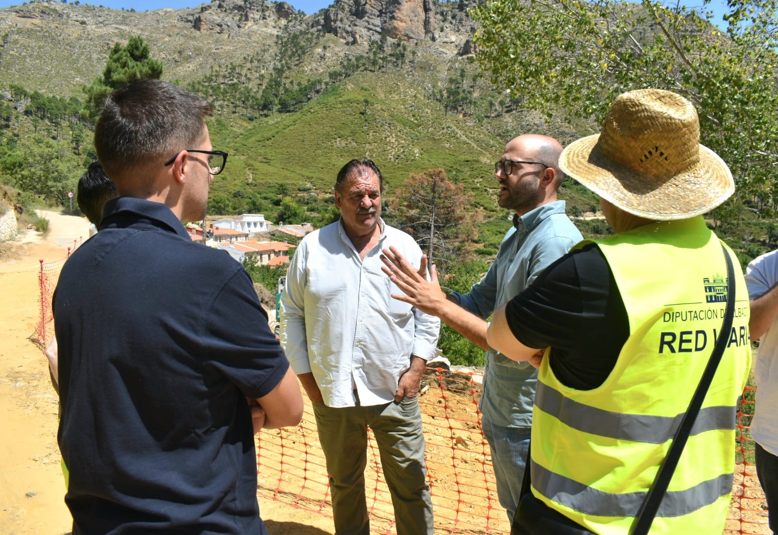 El vicepresidente provincial visita las actuaciones en el acceso a Las Quebradas 1
