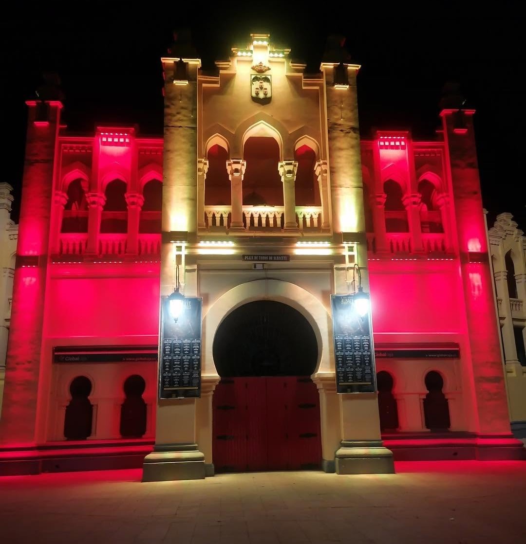 Foto Plaza de Toros iluminada