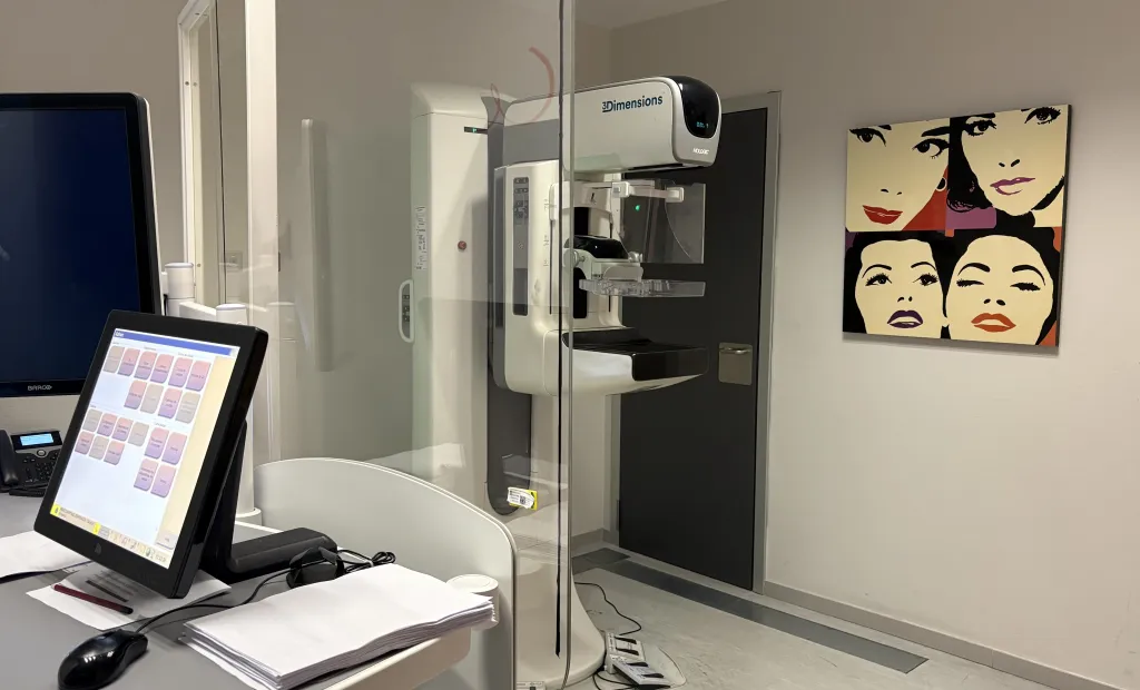 mamografía digital en una pantalla médica.