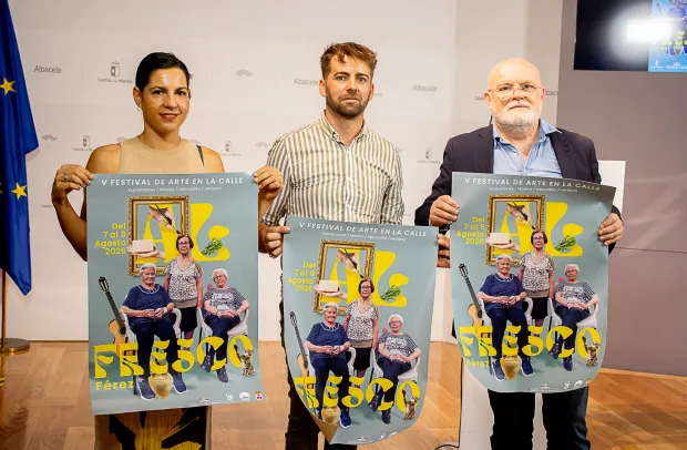 l delegado de la Junta, Pedro Antonio Ruiz Santos, y el alcalde de Férez, Francisco Javier Jaime, en la presentación del Festival Al Fresco