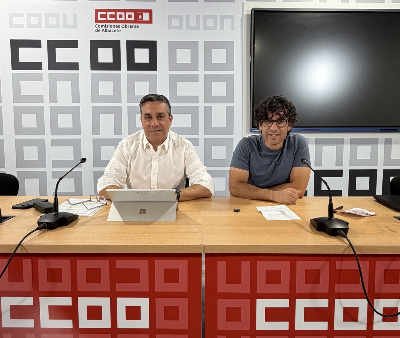 Javier Ortega y Paco Gómez en la rueda de prensa de CCOO.