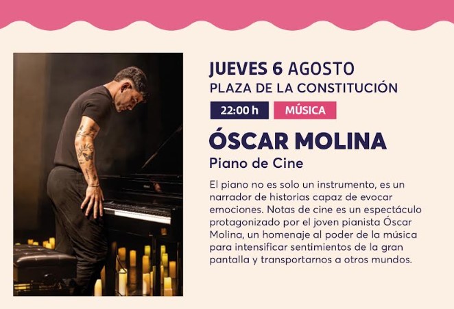 El pianista Óscar Molina durante una actuación al piano en directo.
