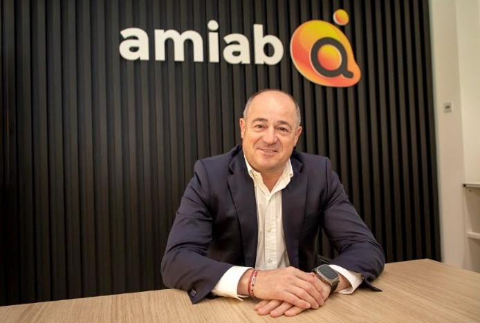 Emilio Sáez amiab