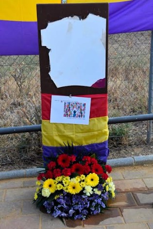 La placa en memoria de Las Trece Rosas en el Paseo de Circunvalación de Albacete.