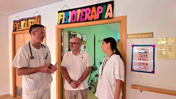 El diputado de Sanidad visita la residencia ... evo servicio de atención psicológica