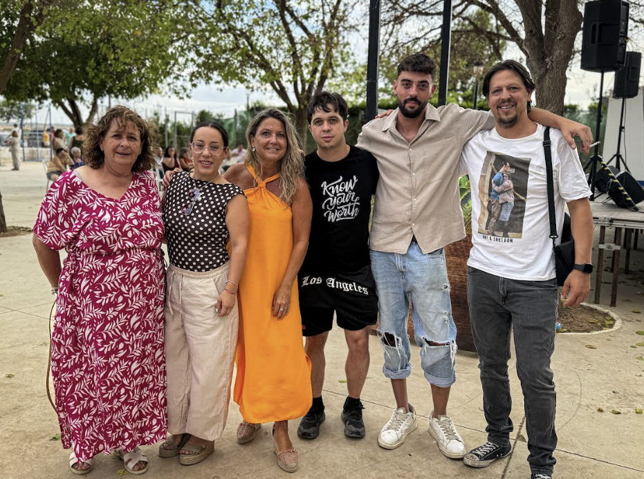 La concejala Lucrecia Rodríguez de Vera junto a la pedánea Pilar González durante el concierto de 'El Reencuentro' en Argamasón.