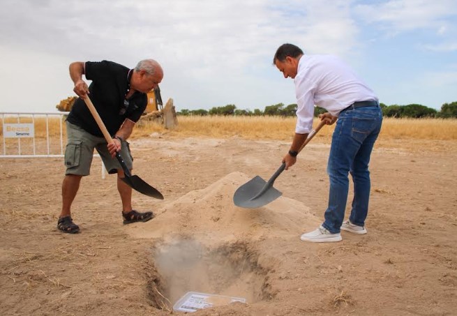 Foto.Primera piedra Vial Verde a la Pulgosa