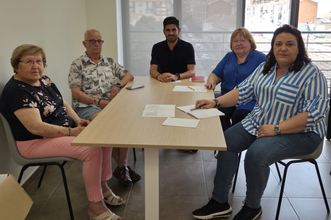 Integrantes del Grupo Municipal Socialista reunidos con la directiva de Fadema en Albacete.