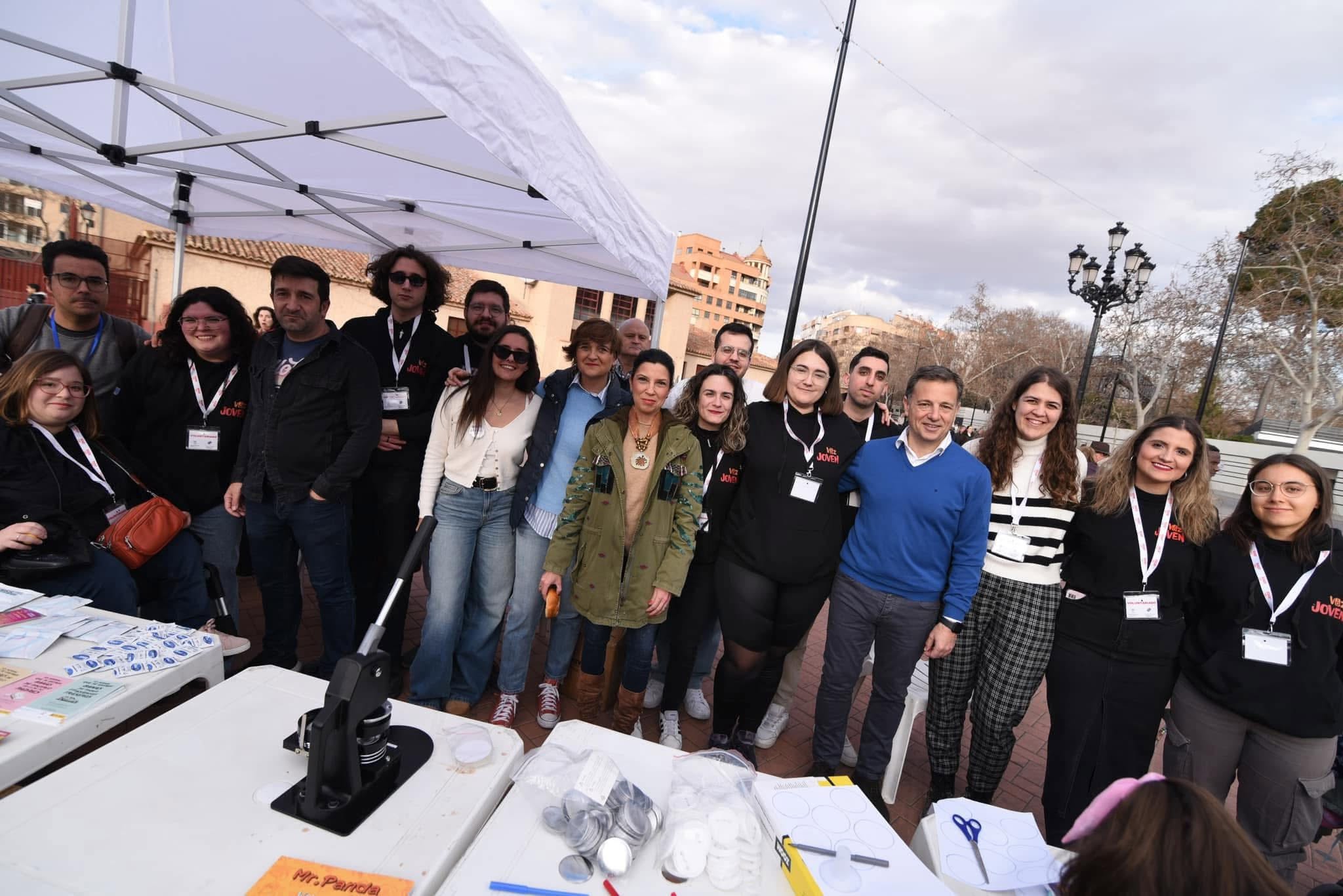 La concejala Gala de la Calzada durante la presentación del programa de actividades juveniles y el JovenFest para la Feria de Albacete 2026.