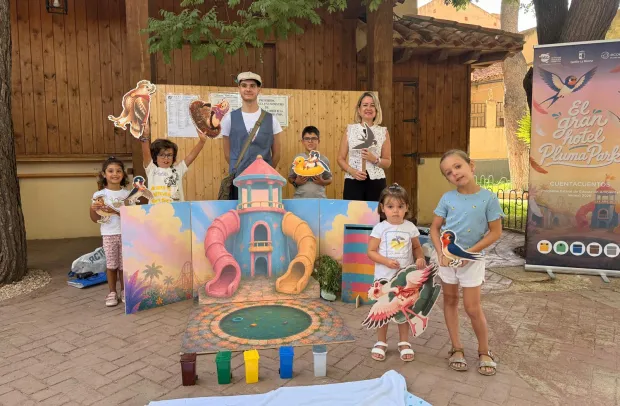 Foto de familia de la actividad a su paso por el municipio de Pozo Lorente