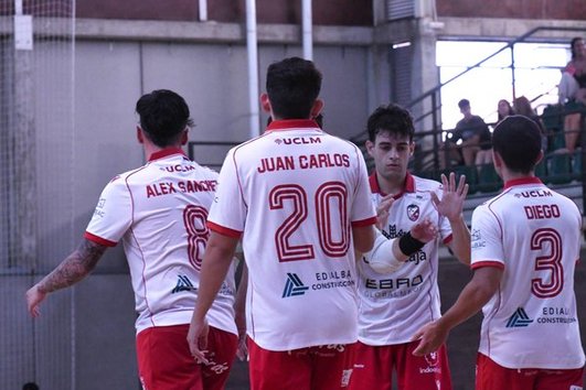 Jugadores del Albacete Fútbol Sala celebrando un gol durante el encuentro amistoso contra el CFS Minaya