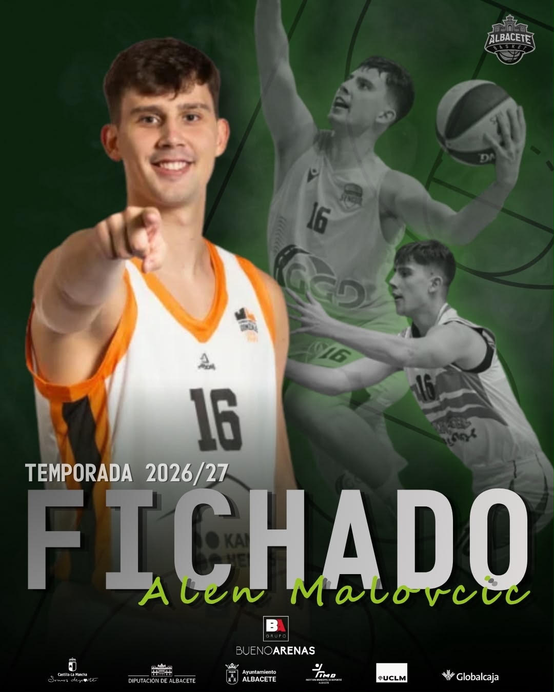 El jugador esloveno Alen Malovcic posando con la camiseta del Bueno Arenas Albacete Basket.
