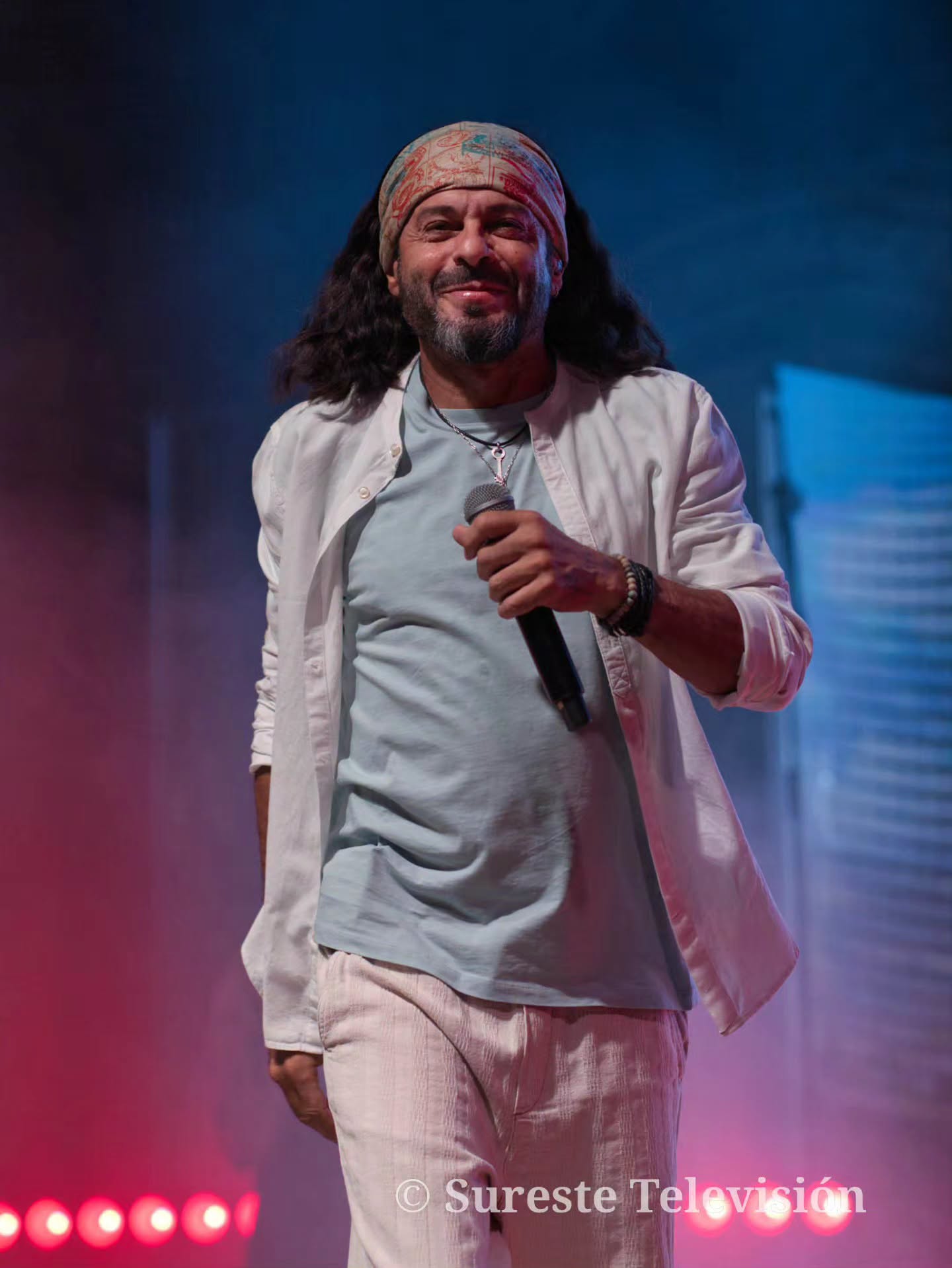 El Arrebato actuando sobre el escenario de la Caseta de los Jardinillos durante su concierto en la Feria de Albacete.
