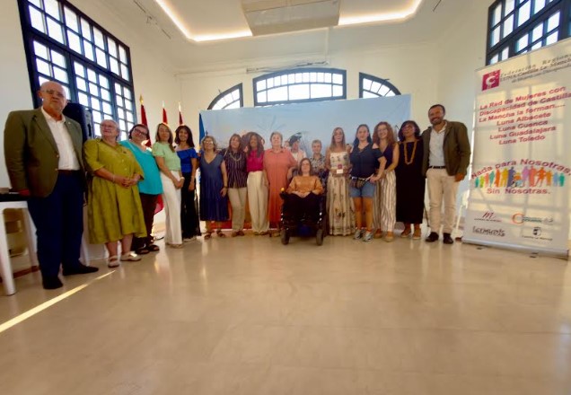 La diputada de Igualdad participa en los premios Luna