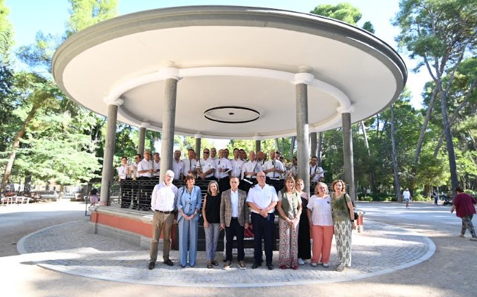 Manuel Serrano autoridades y banda sinfonica en el renovado templete del parque de aberlardo sanchez