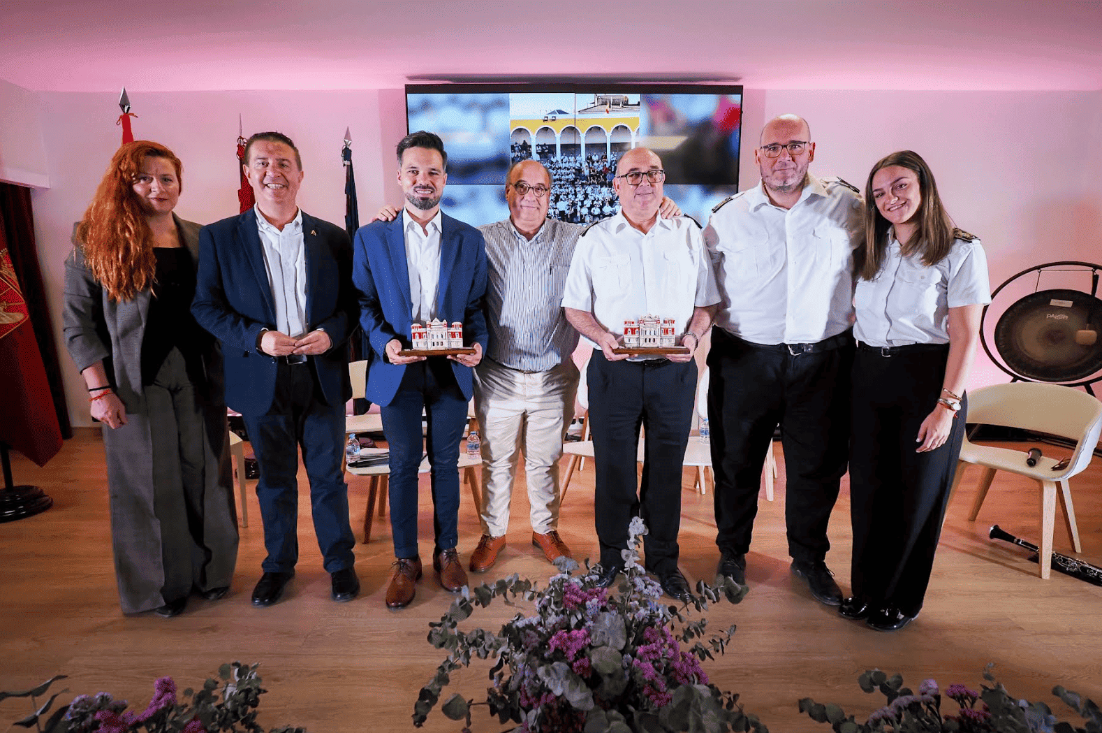 El presidente de la Diputación acompaña a Tarazona en su visita al stand de la institución