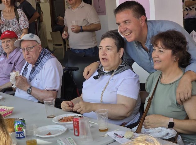 Mayores de San Vicente vistan la Feria
