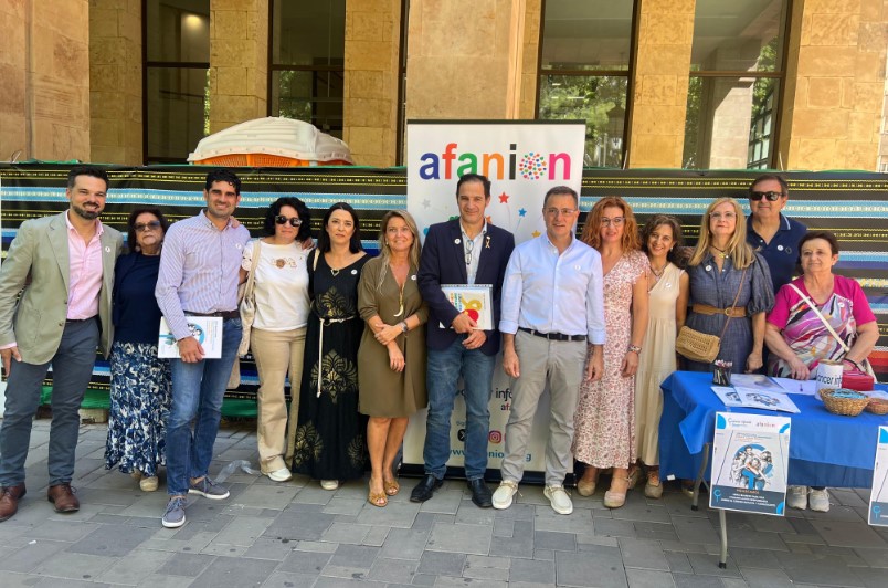 Directivos de Afanion junto al Libro Blanco para una comunicación responsable sobre el cáncer infantil y adolescente