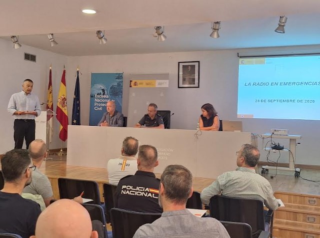 Miguel Juan Espinosa en la inauguración de la jornada 'La radio en emergencias' en Albacete