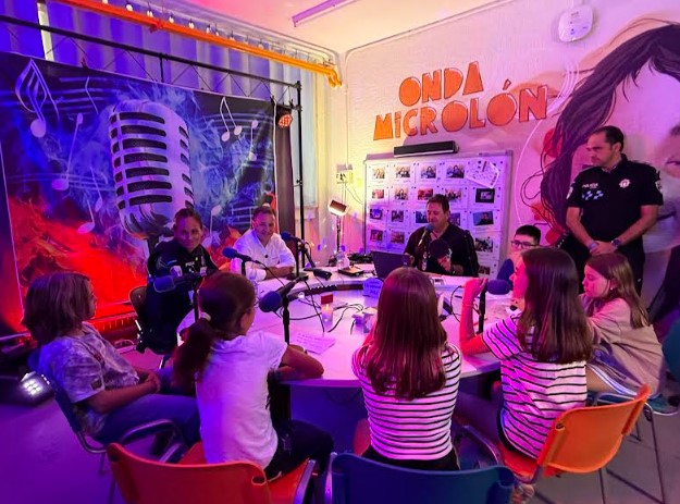 Manuel Serrano durante la primera charla del programa Centauro en el colegio Cristóbal Colón de Albacete.