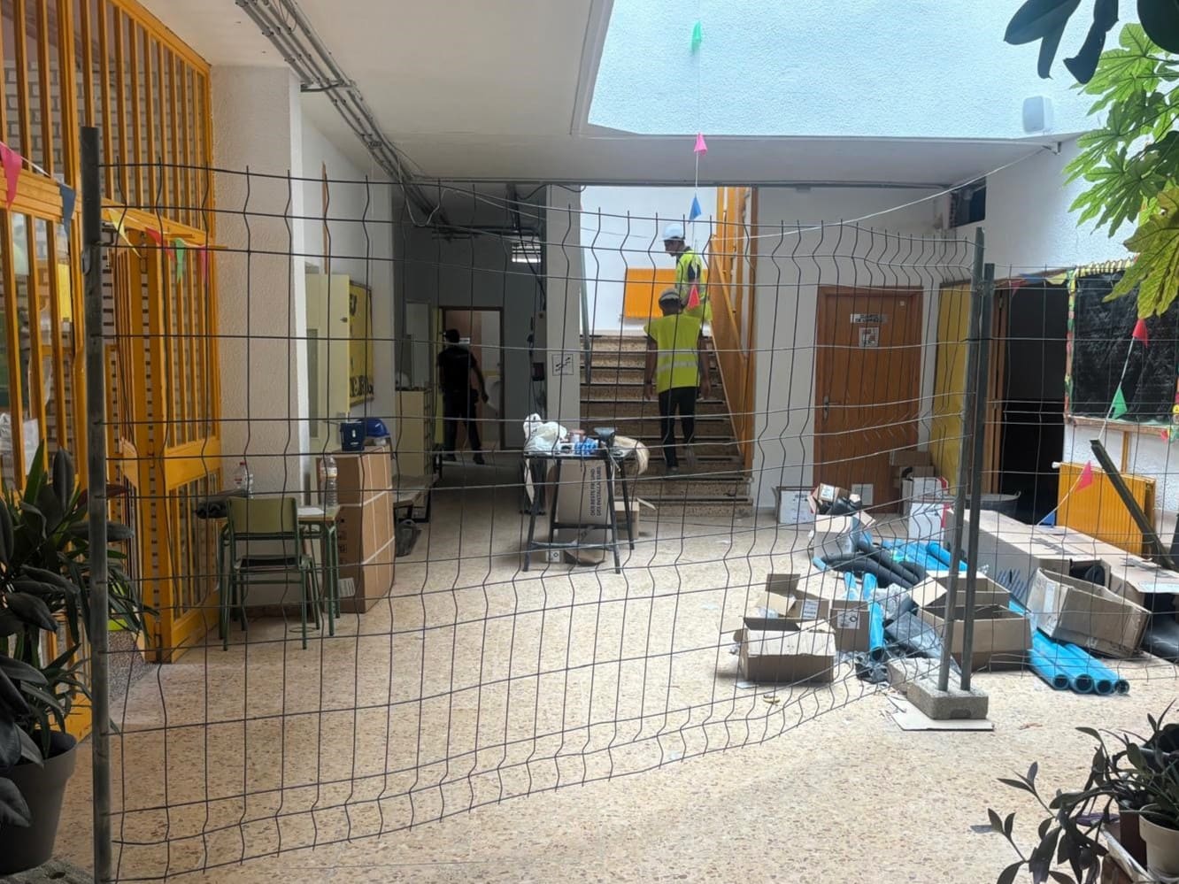 Fachada del colegio público Príncipe Felipe en la pedanía de El Salobral.