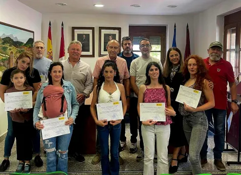 FOTO DE FAMILIA TALLER PLUS RIÓPAR.jpeg