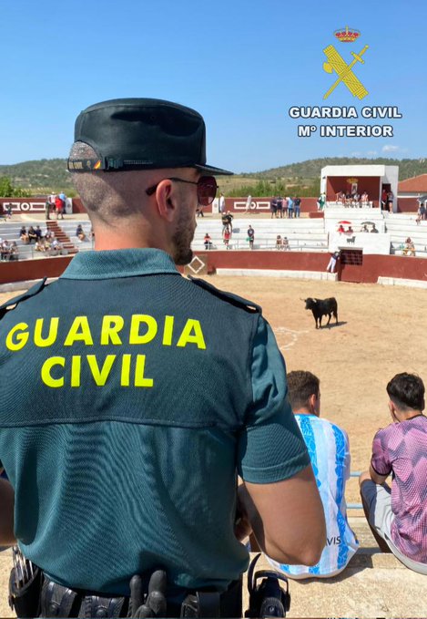 guardia civil en plaza de toros
