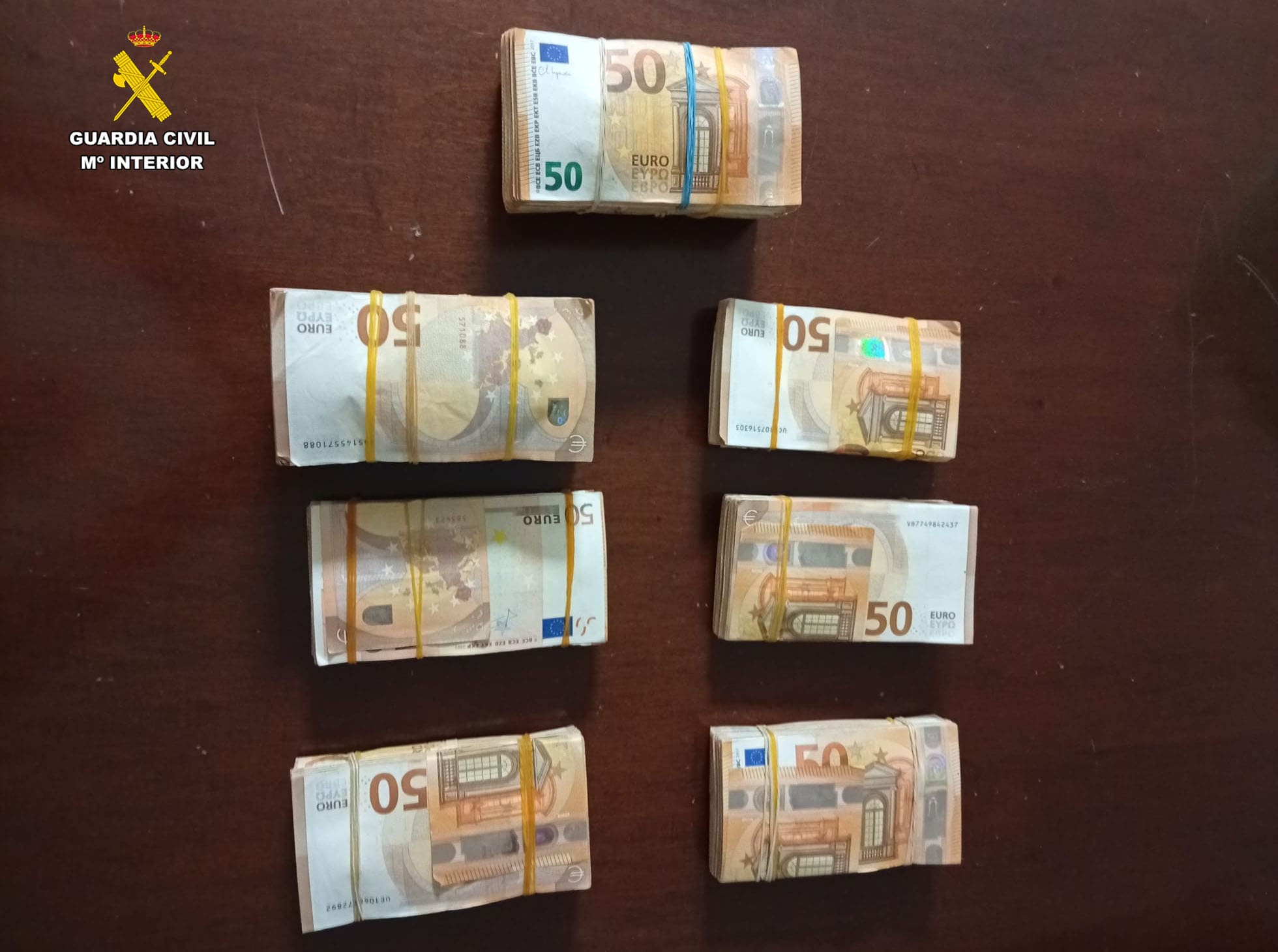 Billetes de 50 euros incautados por la Guardia Civil de Albacete en un control preventivo en la A-31