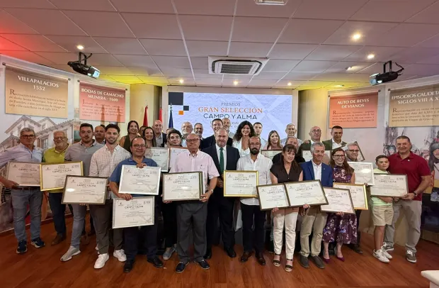 MARTÍNEZ LIZÁN_PREMIOS CAMPO Y ALMA ALBACETE 1.jpeg (1)