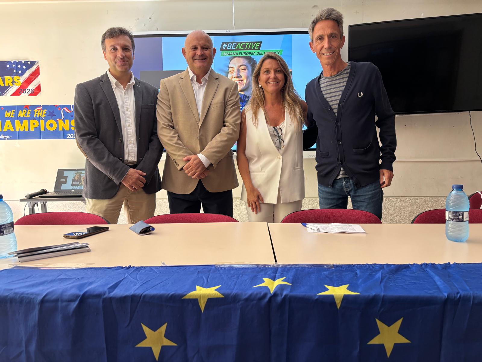 Francisco Villaescusa, Lucrecia Rodríguez de Vera y Seve Felipe en la presentación de la Semana Europea del Deporte en el IES Al-Basit