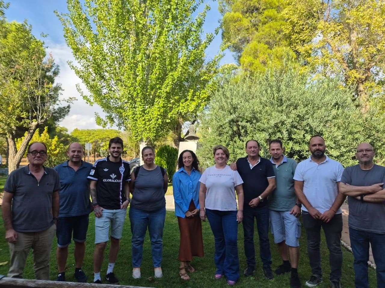 Firma del convenio sectorial de la cuchillería entre sindicatos y representación empresarial en Albacete.
