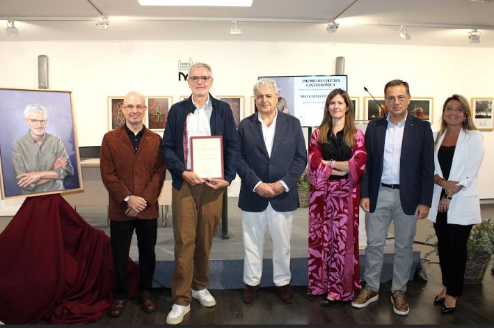 Foto.Premio Mikel López y libro María José Fuenteálamo