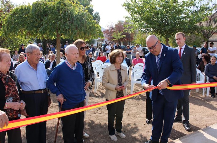 inauguración del monolito en Aguas Nuevas
