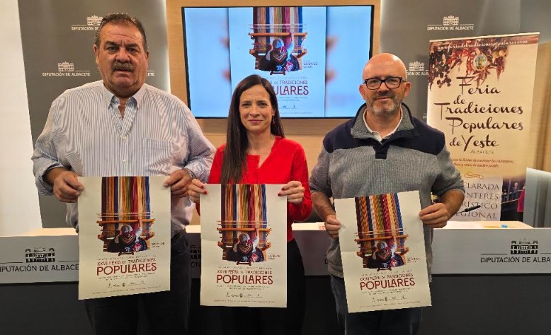 La diputada de Turismo presenta la Feria de ... Yeste junto a responsables dle Ayto