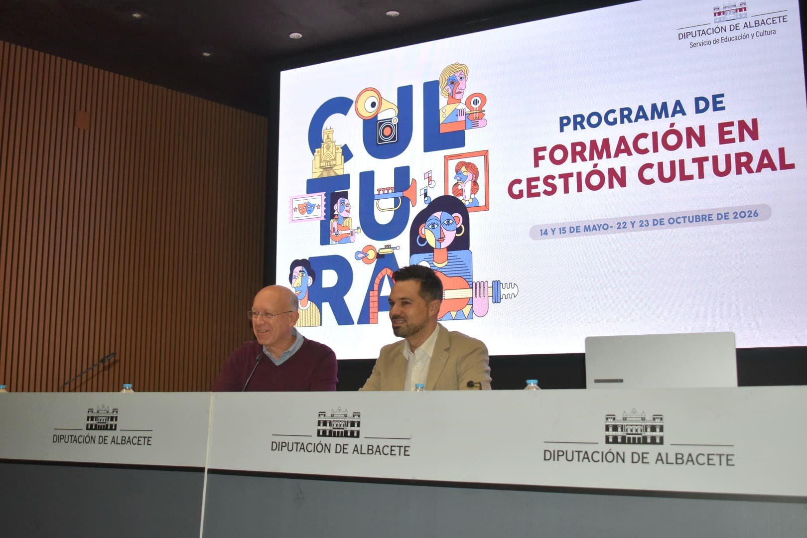 El diputado de Cultura participa en las jornadas del programa de gestión cultural de la Diputación junto a Lluìs Bonet (2) (1)