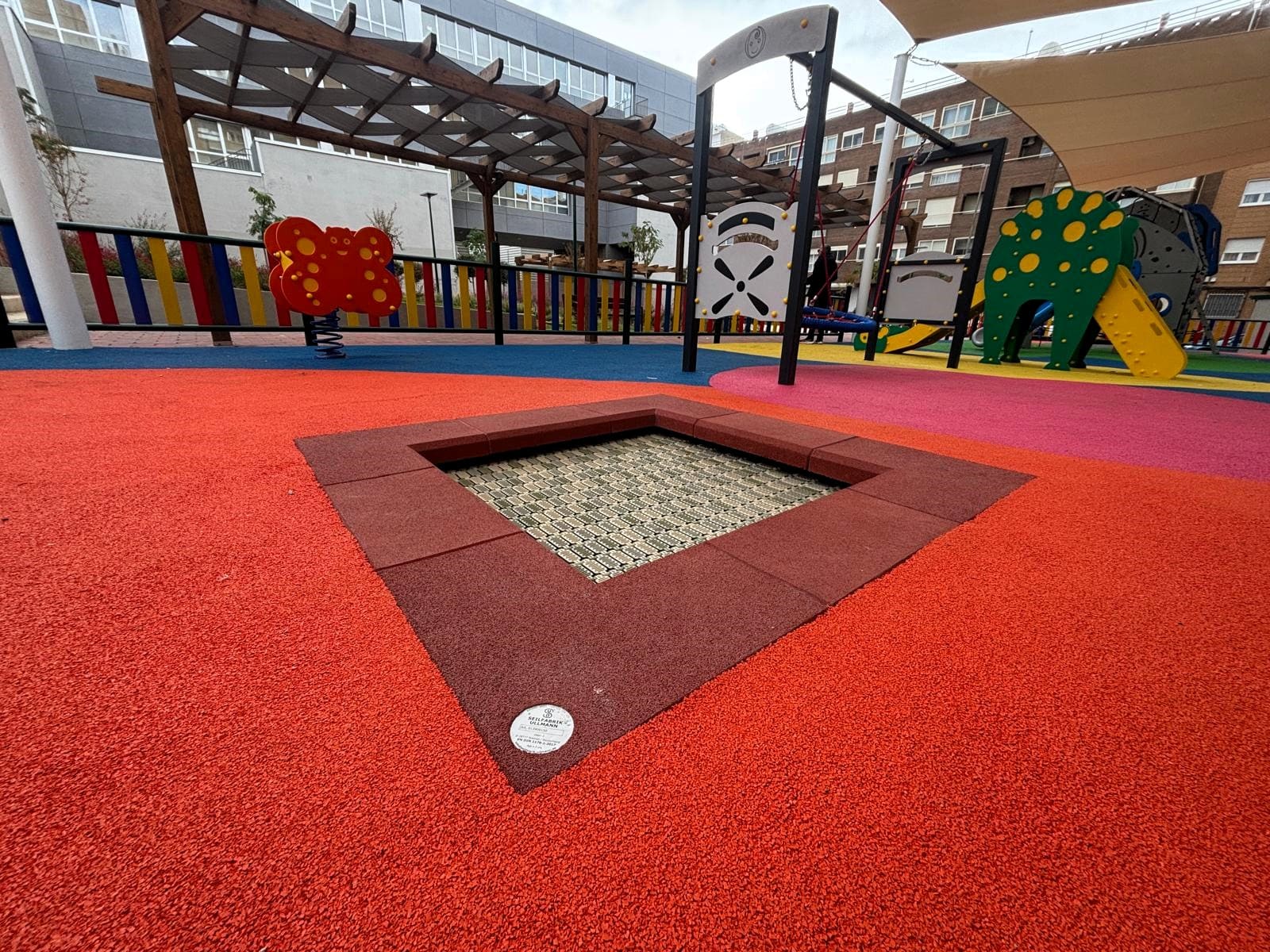 Parque infantil calle Ángel (1)